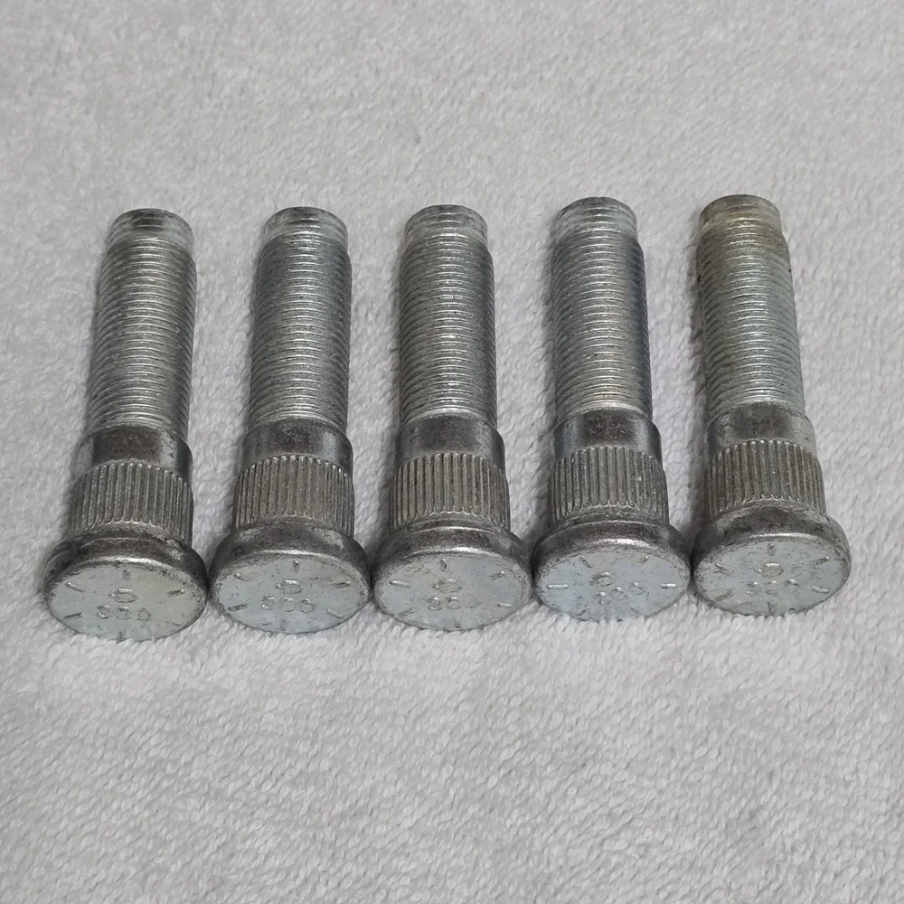 Dorman 610-389 9/16-18 Serrated Wheel Stud  0.666 in. Knurl, 2-5/16‎ in. 5 Pack